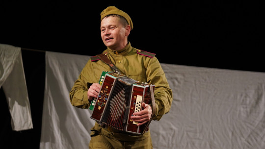 Василий Тёркин из Череповца: спектакль по поэме Александра Твардовского представил на «Голосах истории» череповецкий Театр для детей и молодежи